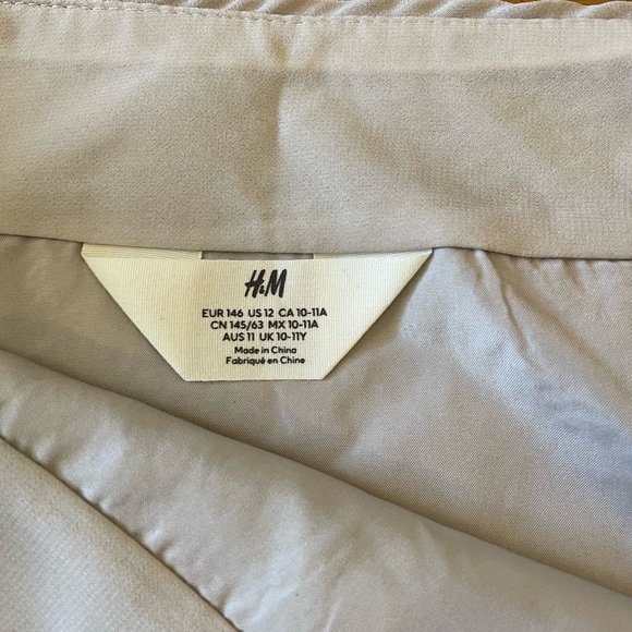 H&M Girls size 12 silver sequin mini skirt - Picture 2 of 5